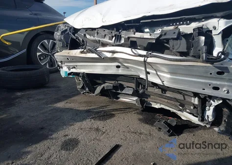 2025 Toyota Camry Le z USA, uszkodzony, nr VIN 4T1DAACK2SU536151